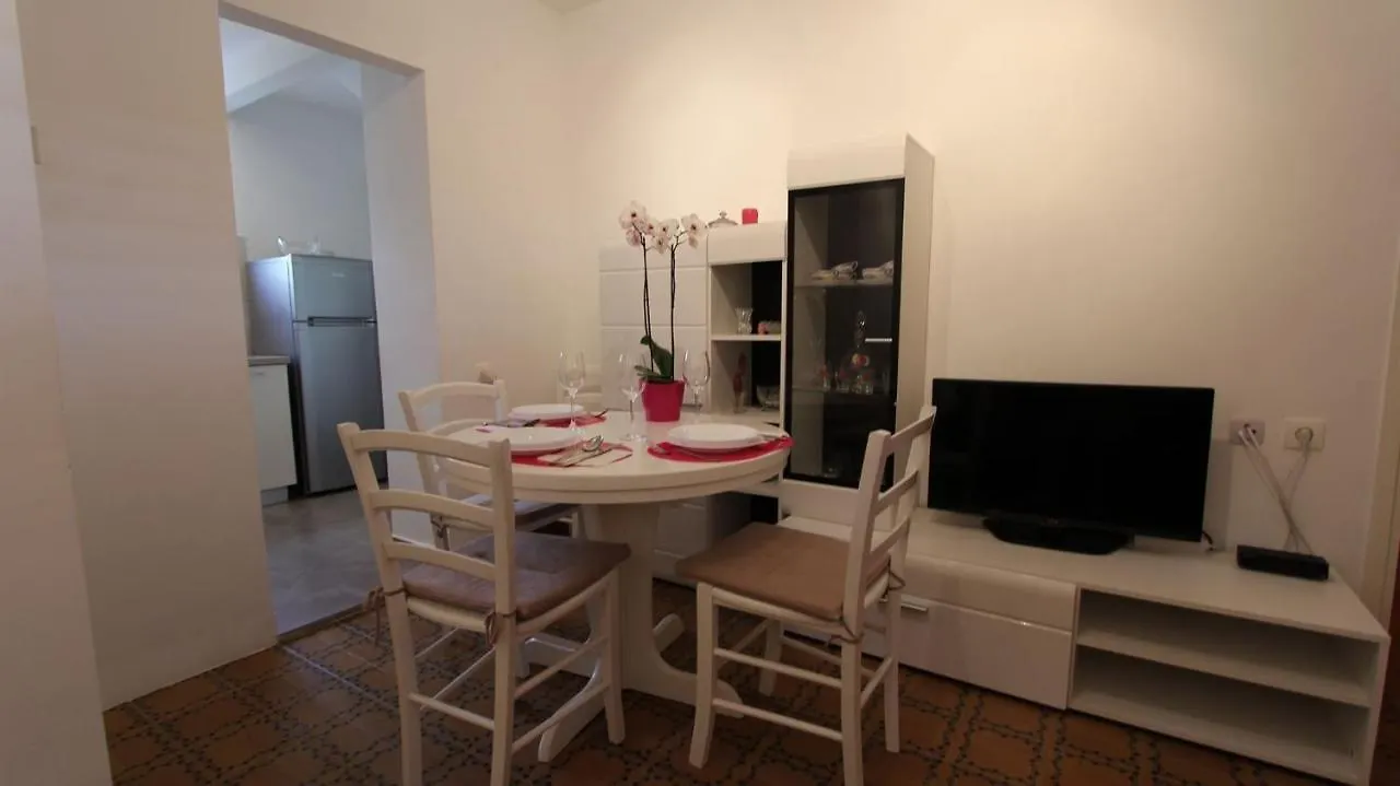Apartments Duda Малинска Гостевой дом